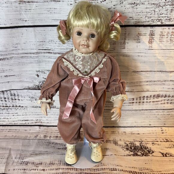 Vintage 1996 The Hamilton Collection "Dixie" Doll 16.5 Inches Tall - No Box - Picture 2 of 7
